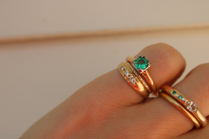 Art Deco Vintage Ring 14k Solid Gold with Colombian Emerald set in Platinum Prongs