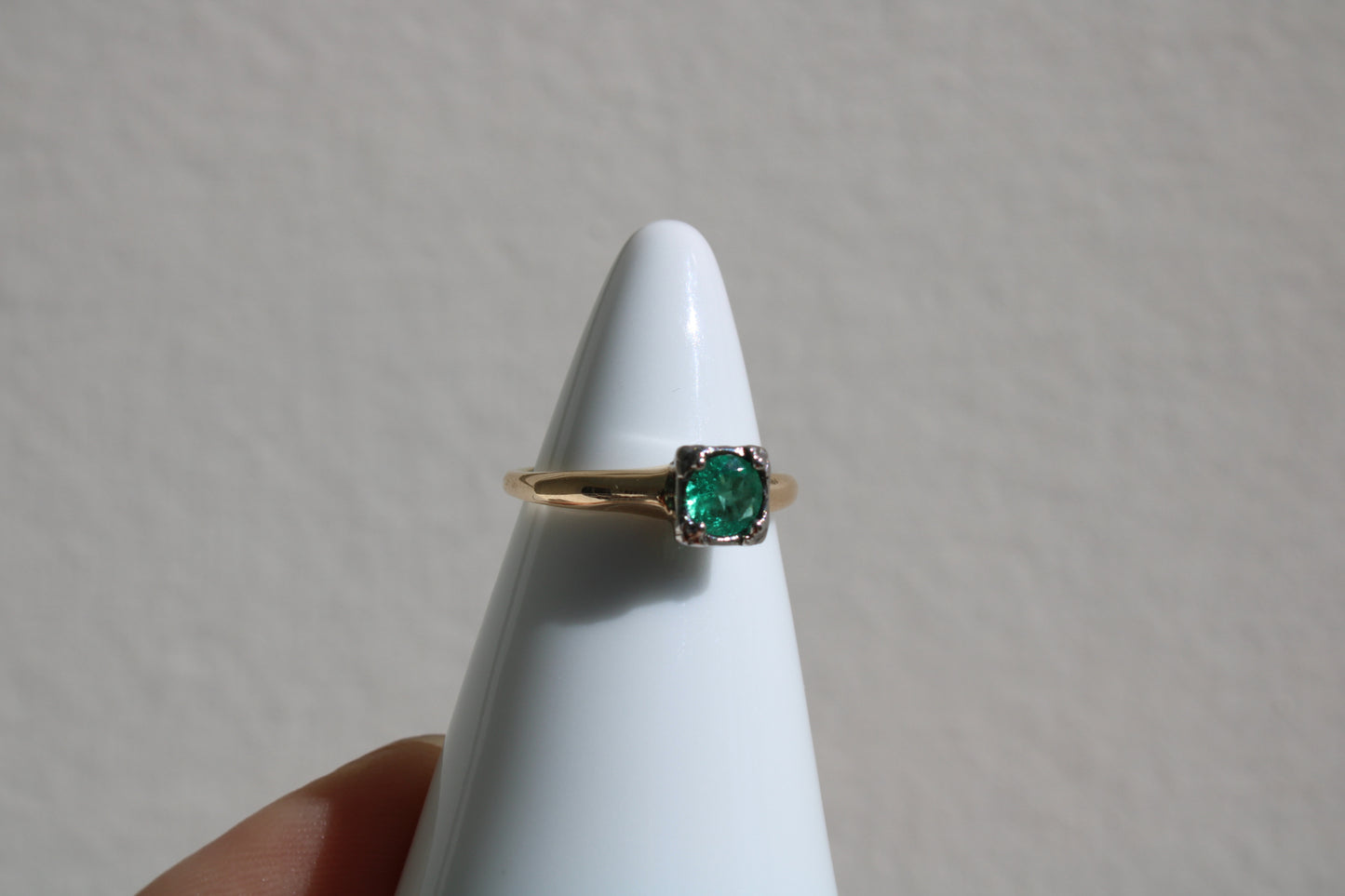 Art Deco Vintage Ring 14k Solid Gold with Colombian Emerald set in Platinum Prongs