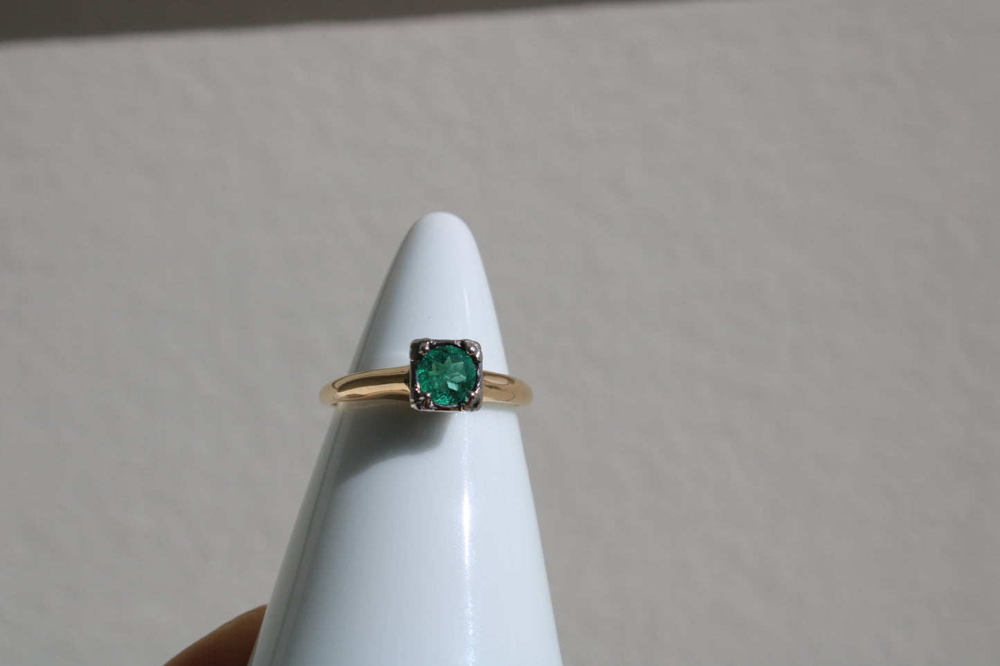 Art Deco Vintage Ring 14k Solid Gold with Colombian Emerald set in Platinum Prongs
