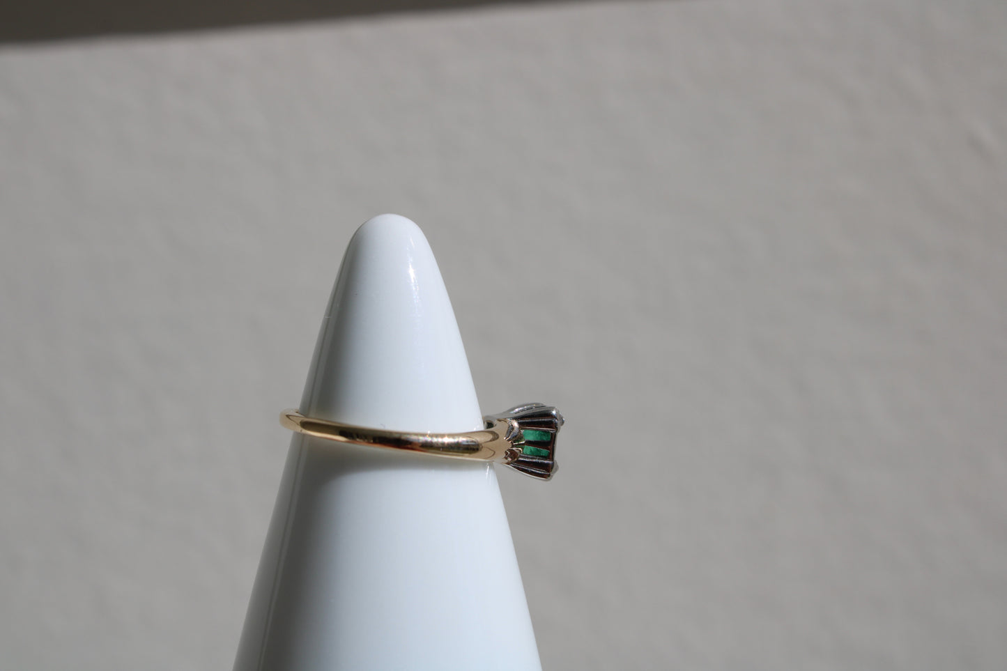 Art Deco Vintage Ring 14k Solid Gold with Colombian Emerald set in Platinum Prongs