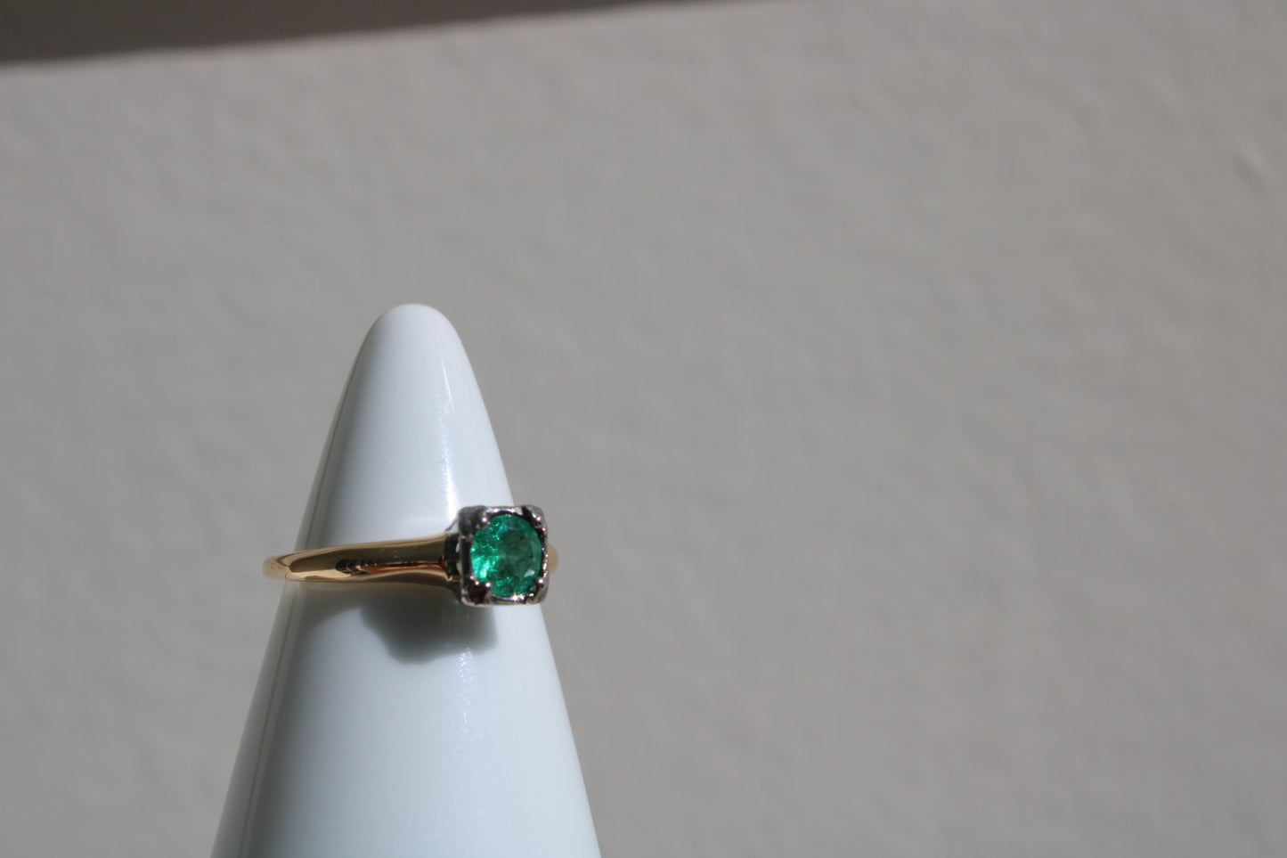 Art Deco Vintage Ring 14k Solid Gold with Colombian Emerald set in Platinum Prongs