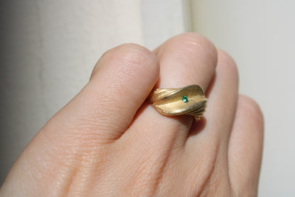 Emerald Twisty Matte Solid Recycled Gold Croissant Ring